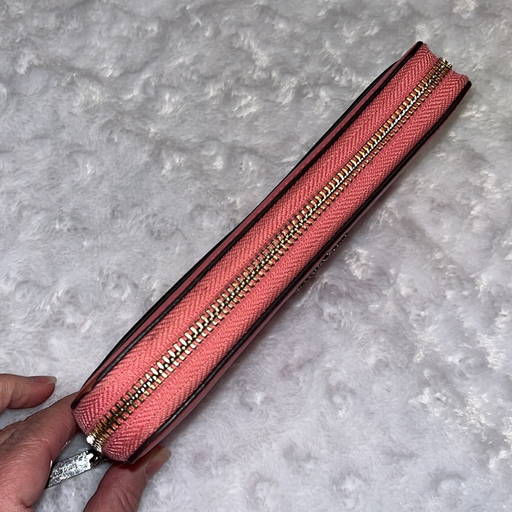 kate spade EUC Picnic in the Park Large ZipAround Strawberry Wallet - Picture 5 of 17